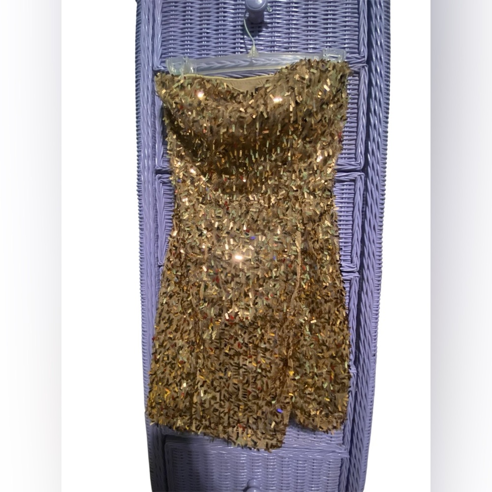 wet seal gold sparklely dress
size xs